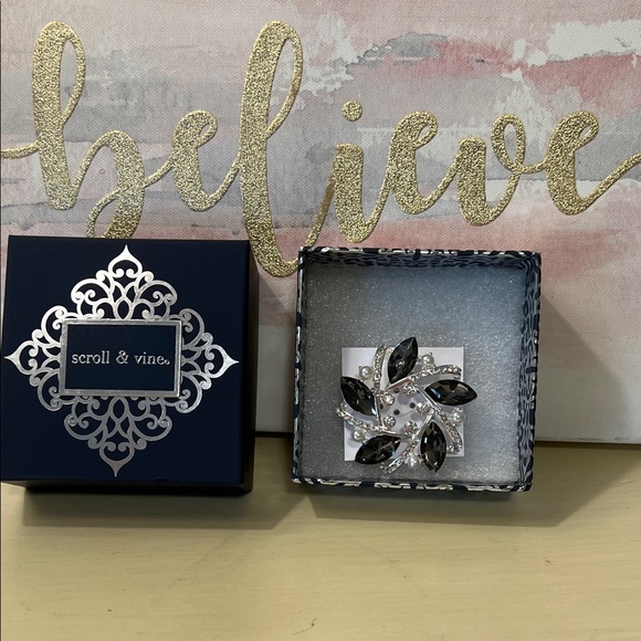 NWT: Teardrop Gray Stone/Pearl Brooch - Picture 2 of 3